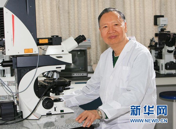 卢永根在华南农业大学的实验室里（资料照片）。新华社发（华南农业大学供图）