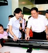 惠州市委书记黄业斌与市民同游惠州科技馆