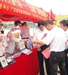 七旬老人“三下乡”现场演示光动媒科普技术