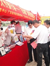 七旬老人“三下乡”现场演示光动媒科普技术