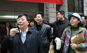 省科协领导为参加“三下乡”的专家送行