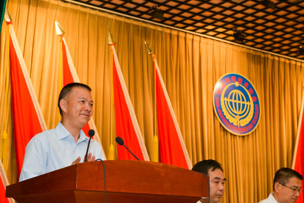 省科协党组成员、副主席吴焕泉致辞