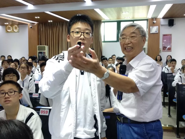 3世贸实验学校——周家汉教授《神奇的爆破》.png