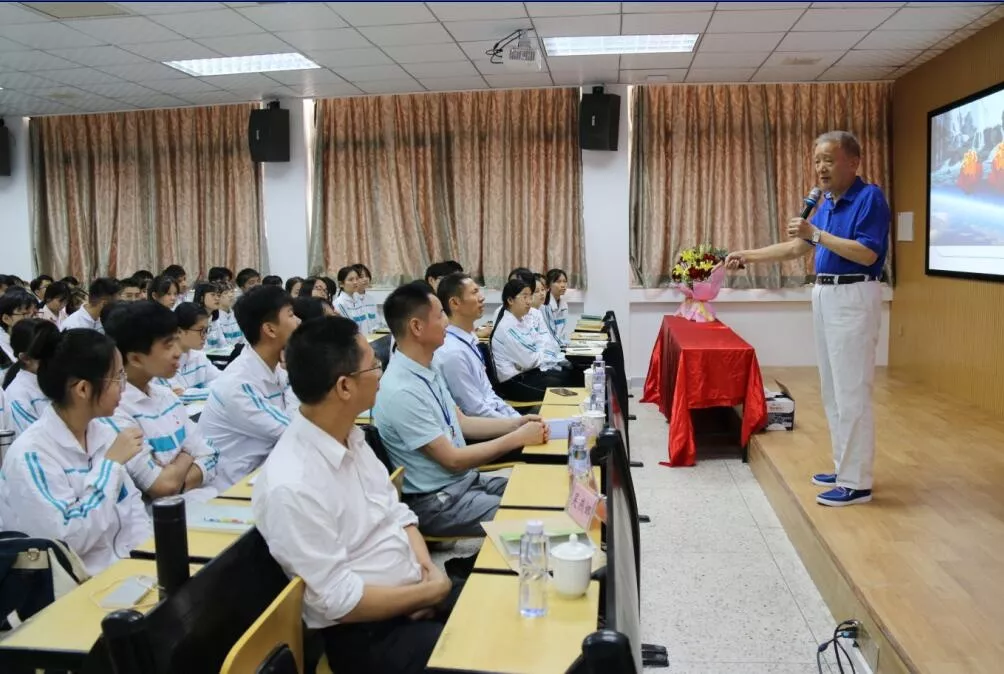 12翠英中学——许木启教授《水资源利用与保护》.png
