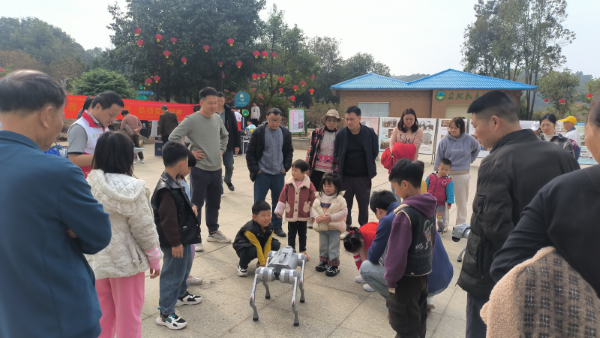 云浮市郁南县科协开展科普大篷车走进科普教育基地活动