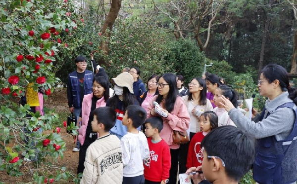 佛山市科协联合举办“茶花报春-科普园游会”活动