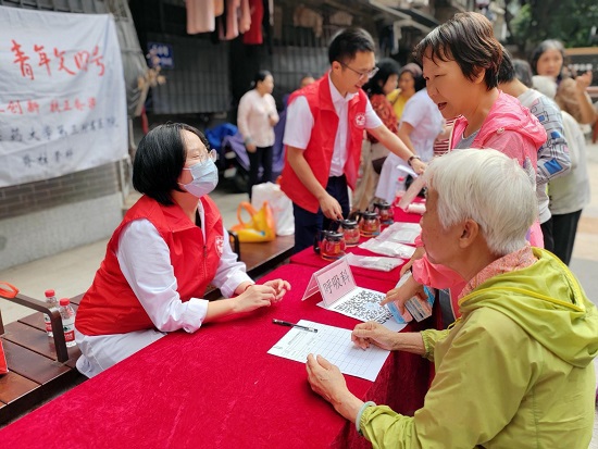 “银龄智护 健行未来”科技志愿服务活动走进广州荔湾